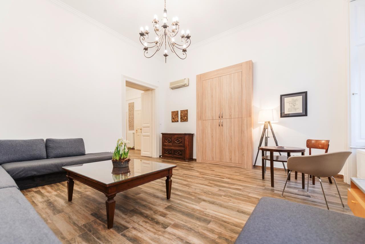 Family And Friends Apartment Budapest Esterno foto