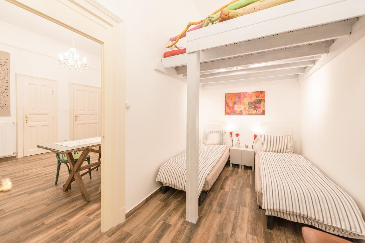 Family And Friends Apartment Budapest Esterno foto