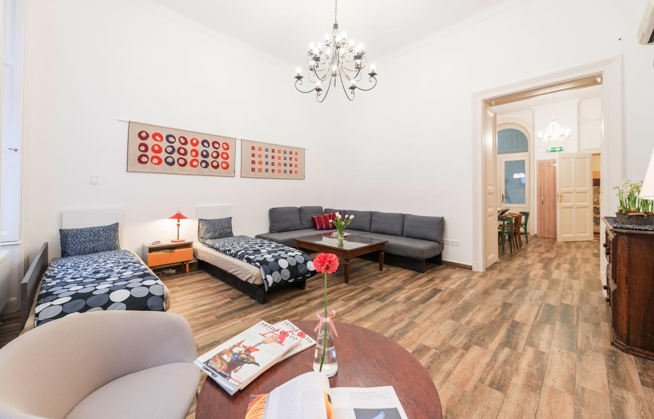 Family And Friends Apartment Budapest Esterno foto